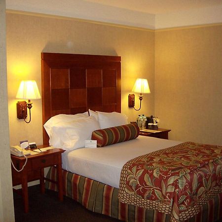 Embassy Suites San Antonio Airport Room photo